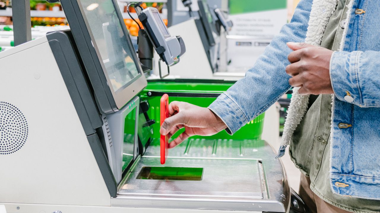 Checkout Solutions AI: Revolutionising Retail Operations